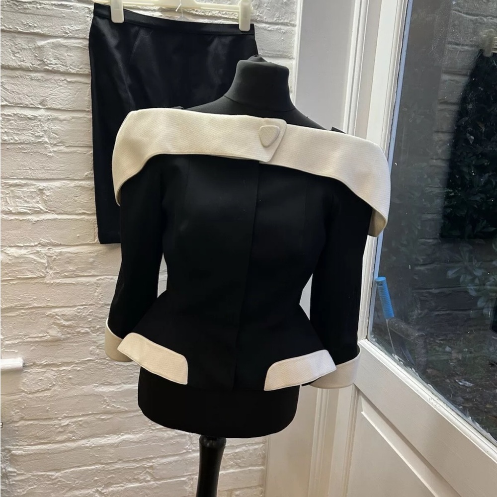 ISO! I’m Searching  to Buy!! Thierry mugler blazer jacket suit !!